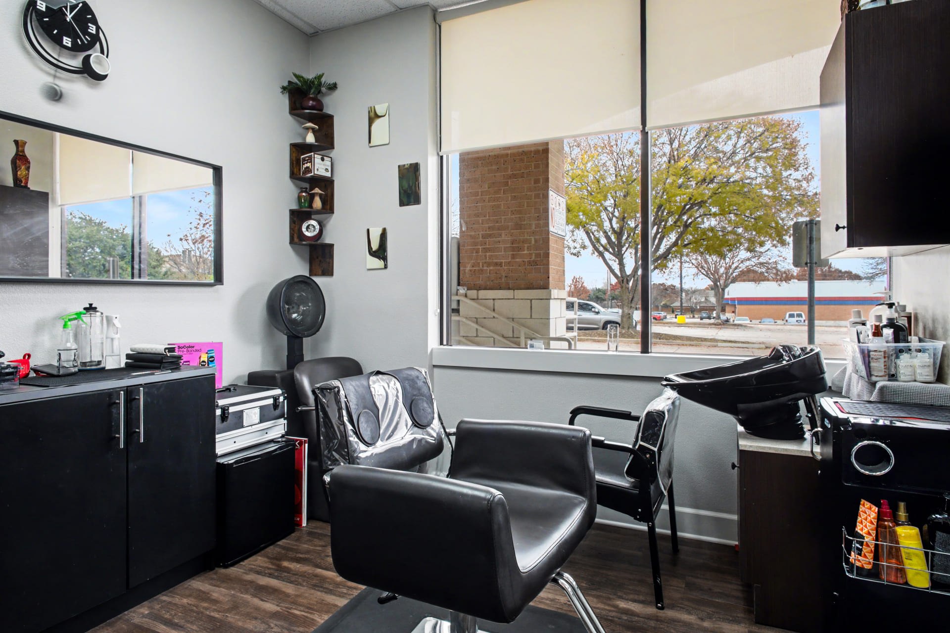 17 Salons by JC Allen