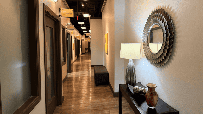 GA Atlanta Midtown Ansley Mall Hallway 06182026 4