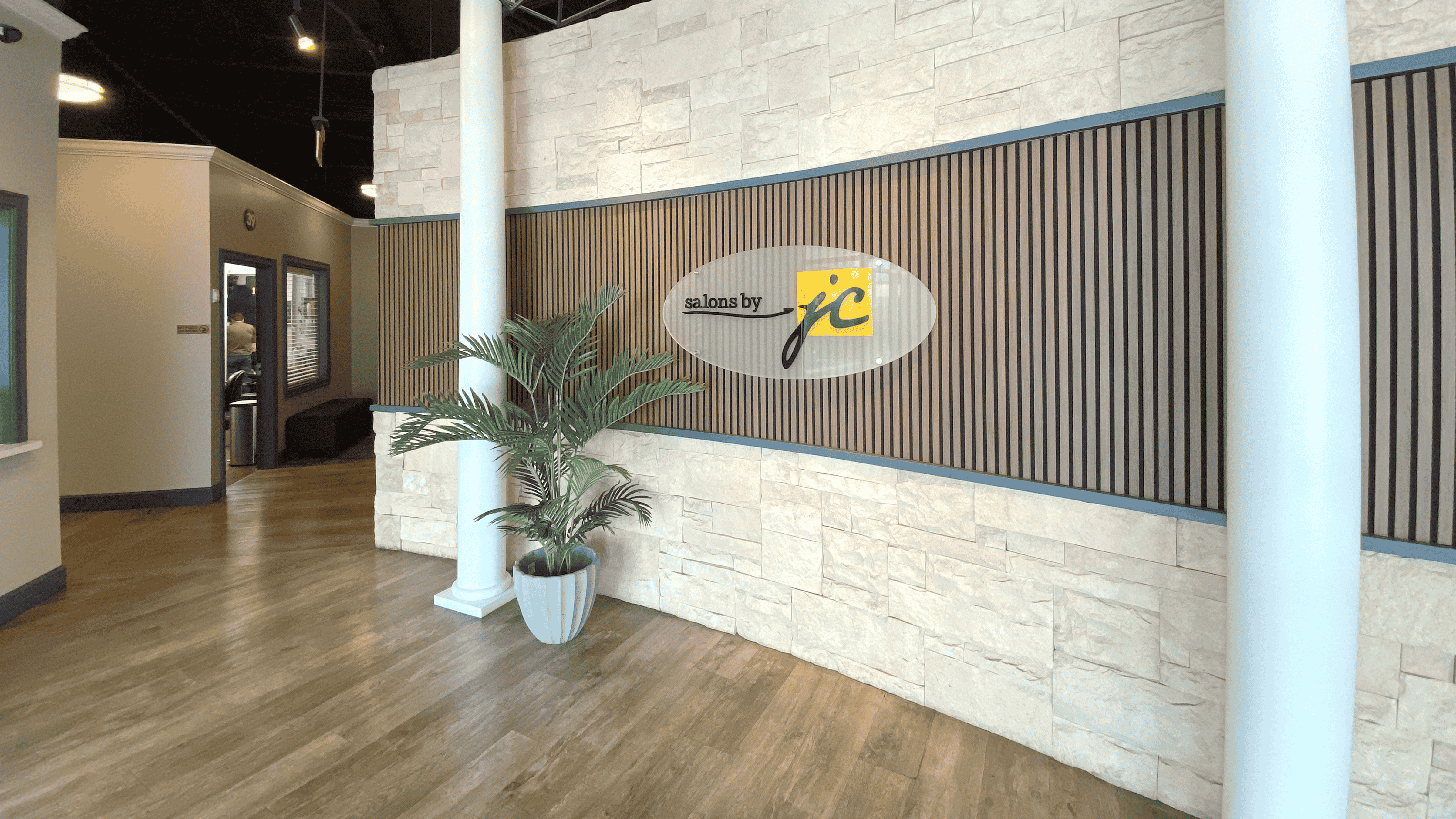 FL Hollywood Logo Wall 090926 1