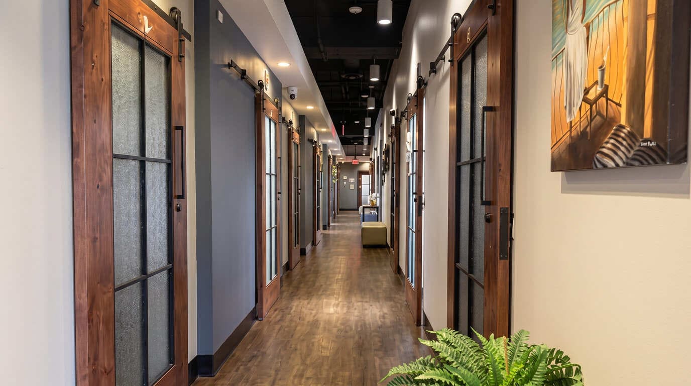 Kendale Lakes Gemini hallway